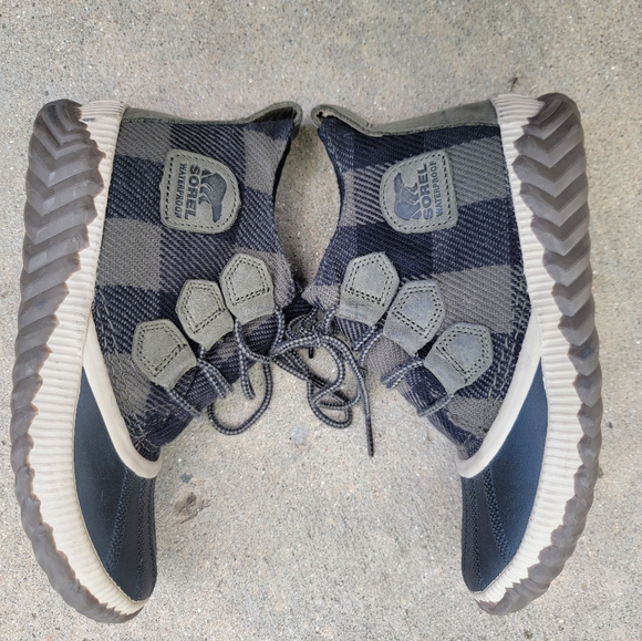 Sorel Out N About Buffalo Plaid Short Rainboots Size US 6 - Picture 5 of 6